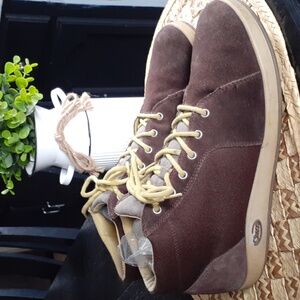 CHACO PERFORMANCE BOOTS